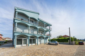 Отель Apartments Maraš  Задар